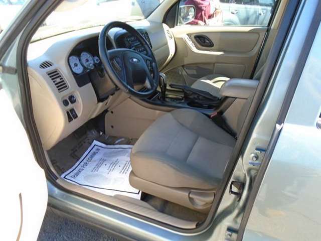 2006 Ford Escape XLS 4dr SUV w/Automatic